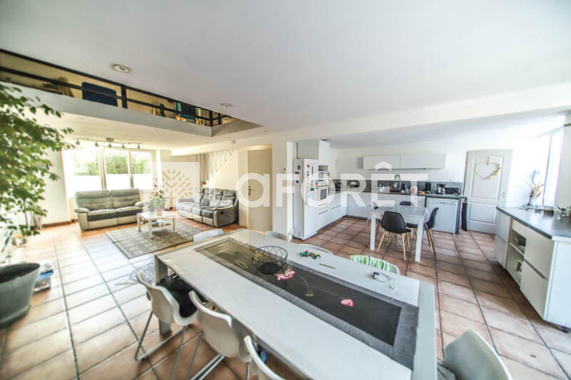 Appartement - 238 m² - 8 pièces