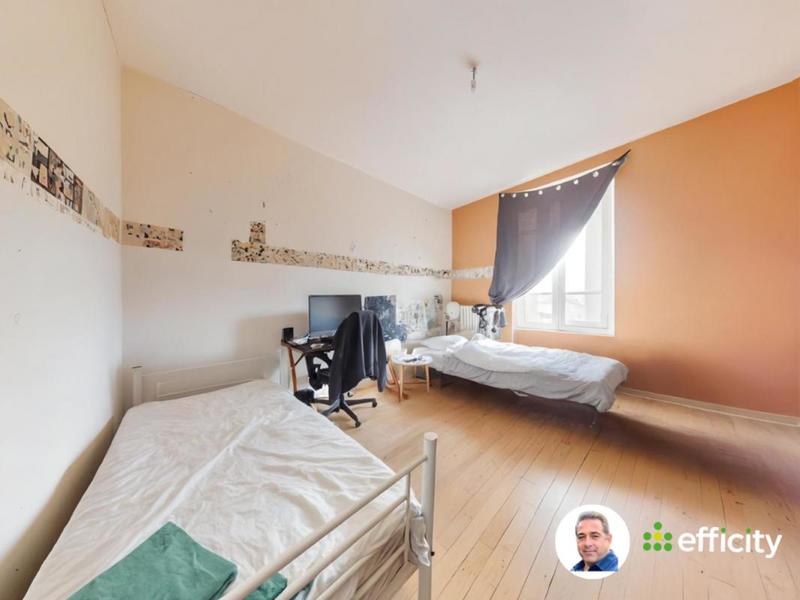 Maison - 240 m² - 12 pièces