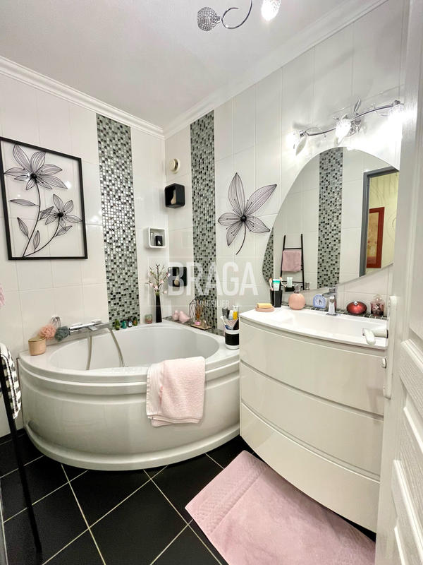 Appartement - 87 m² - 5 pièces