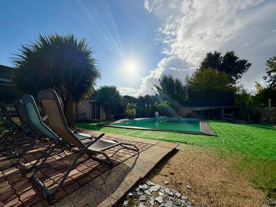 Maison - 260 m² - 10 pièces