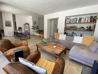 Villa - 200 m² - 6 pièces