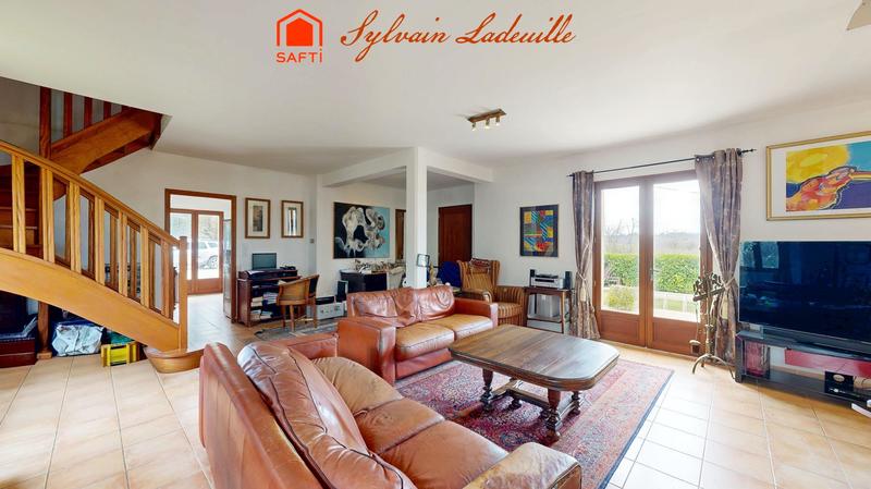 Maison - 140 m² - 5 pièces