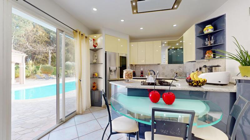 Maison - 205 m² - 7 pièces