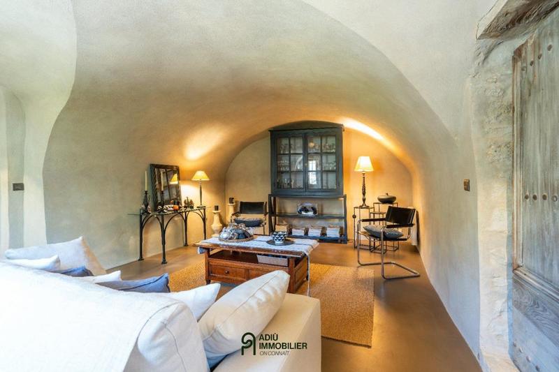 Mas - 250 m² - 10 pièces