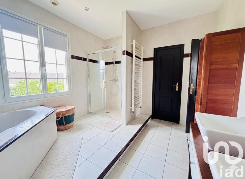 Maison - 197 m² - 7 pièces