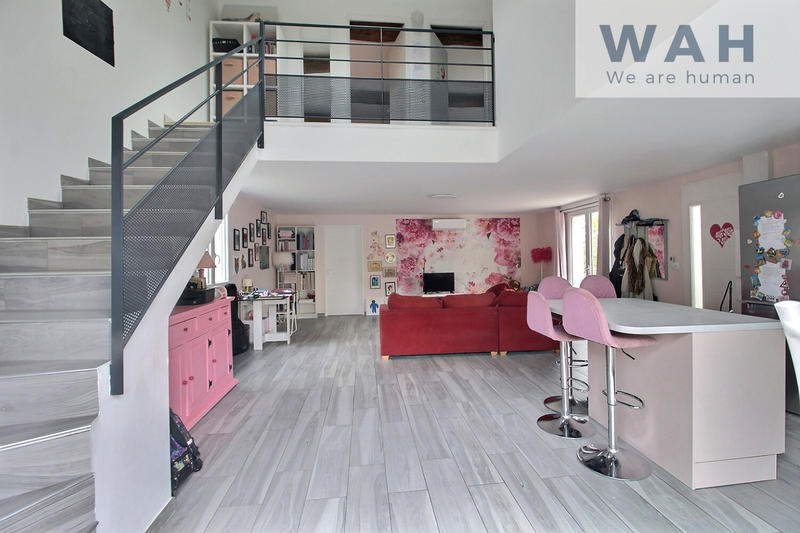 Maison - 225 m² - 8 pièces