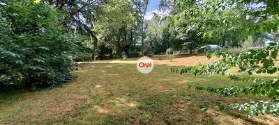 Terrain constructible - 1 600 m²