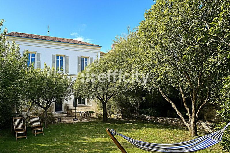 Maison - 304 m² - 9 pièces