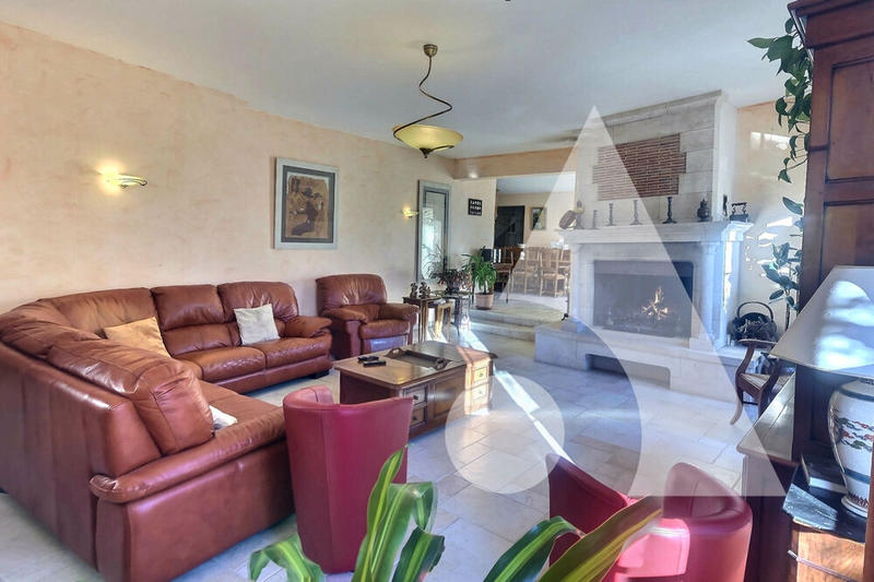 Maison - 275 m² - 6 pièces