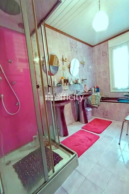 Maison - 122 m² - 8 pièces