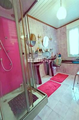 Maison - 122 m² - 8 pièces