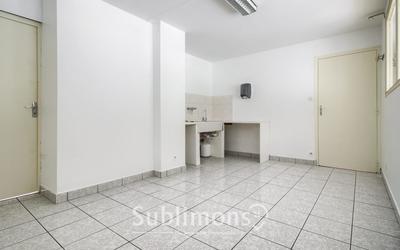 Local commercial - 89 m² - 6 pièces