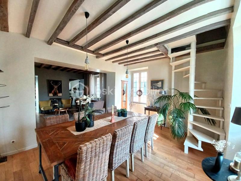 Maison - 250 m² - 10 pièces