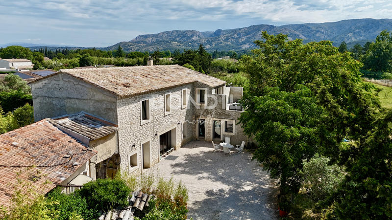 Propriété - 225 m² - 7 pièces