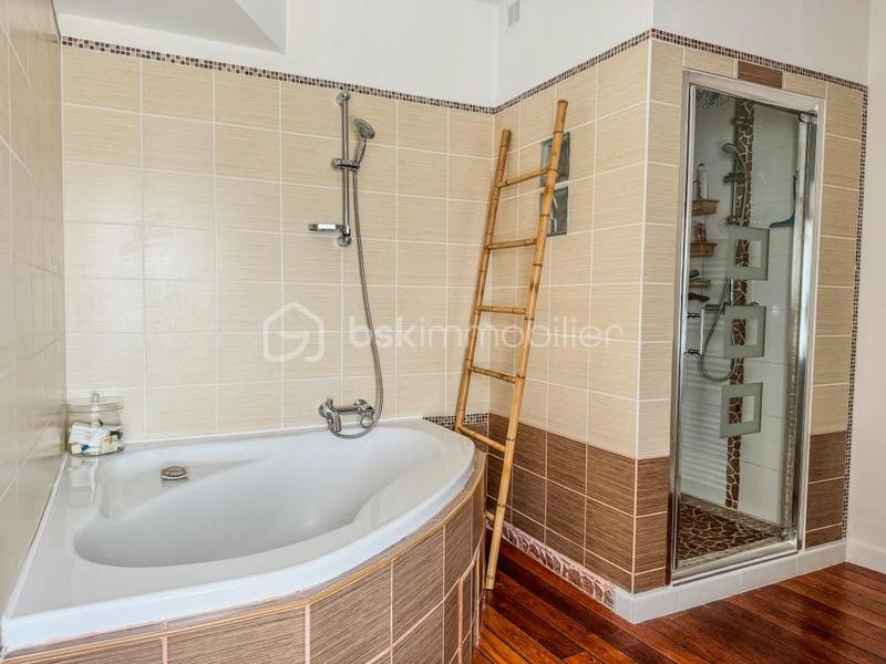 Corps de ferme - 350 m² - 13 pièces