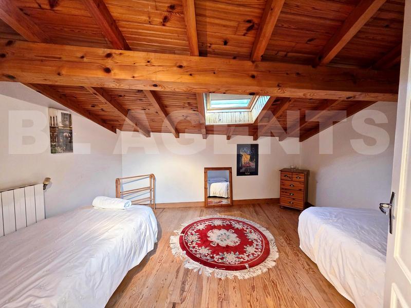 Maison - 212 m² - 7 pièces