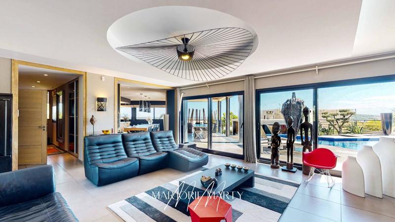 Demeure - 211 m² - 7 pièces