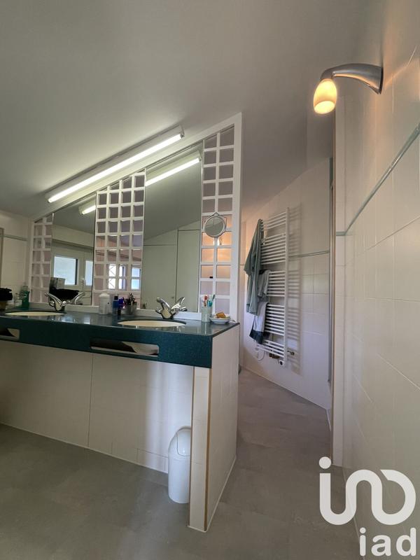 Maison - 221 m² - 8 pièces