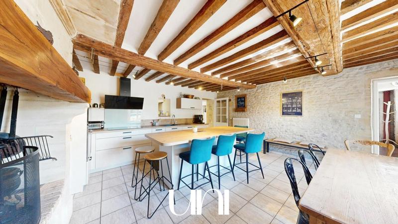 Maison - 360 m² - 12 pièces