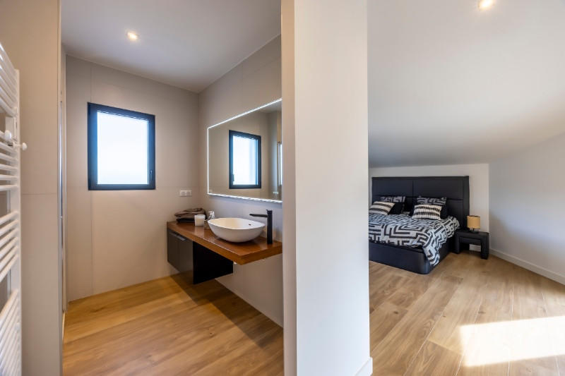 Maison - 260 m² - 6 pièces