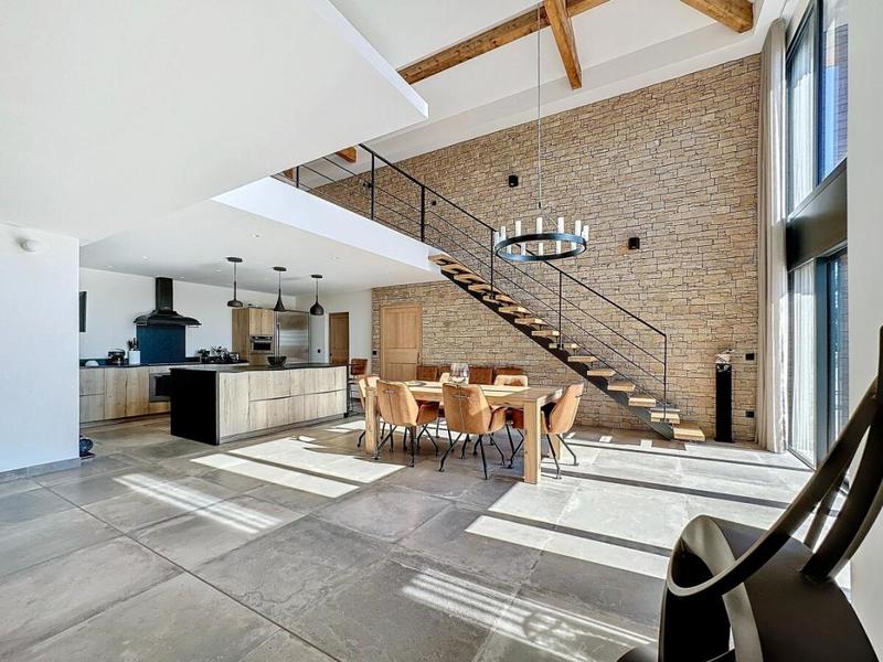 Maison - 300 m² - 8 pièces