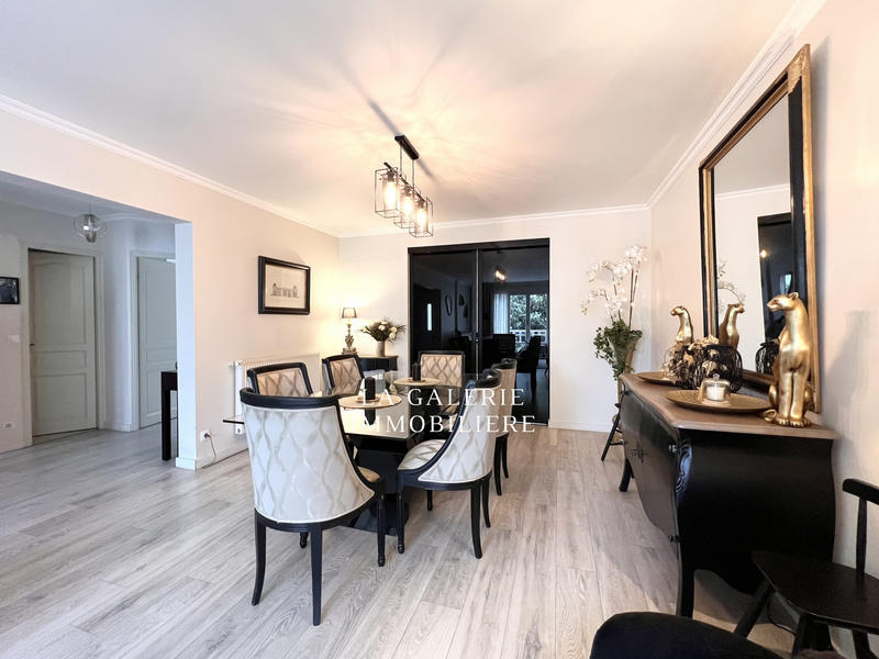 Maison - 186 m² - 8 pièces