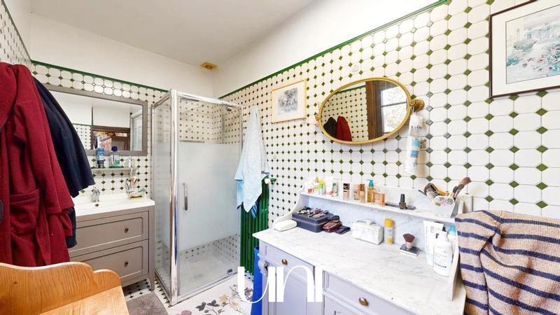 Maison - 220 m² - 8 pièces