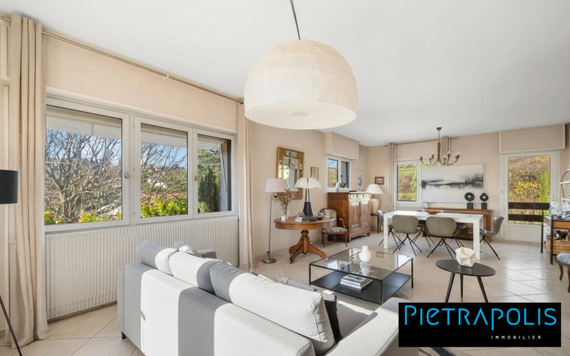 Maison - 210 m² - 5 pièces