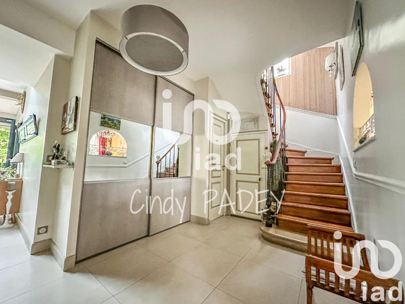 Maison - 220 m² - 9 pièces