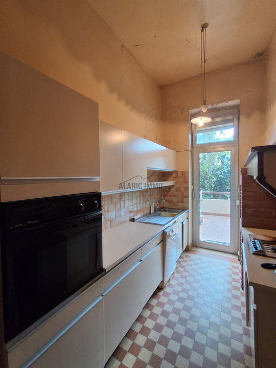 Maison - 950 m² - 42 pièces