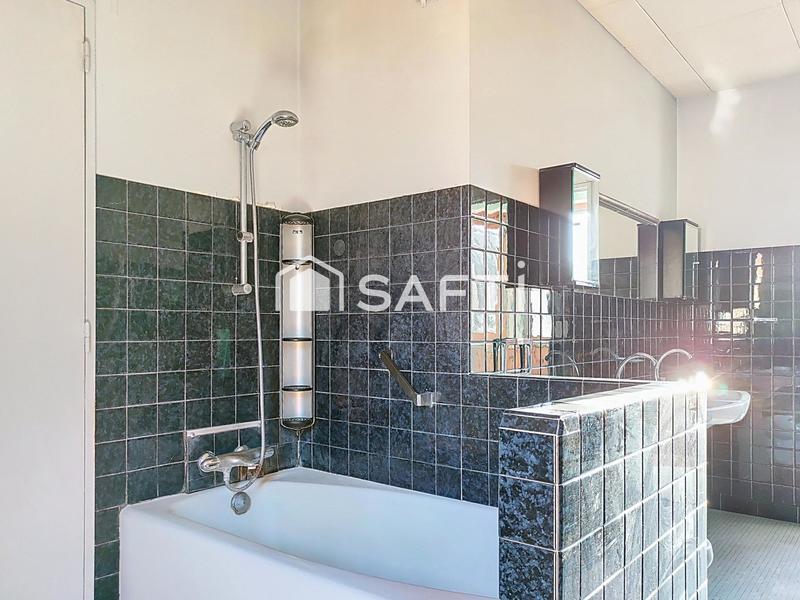 Maison - 227 m² - 10 pièces