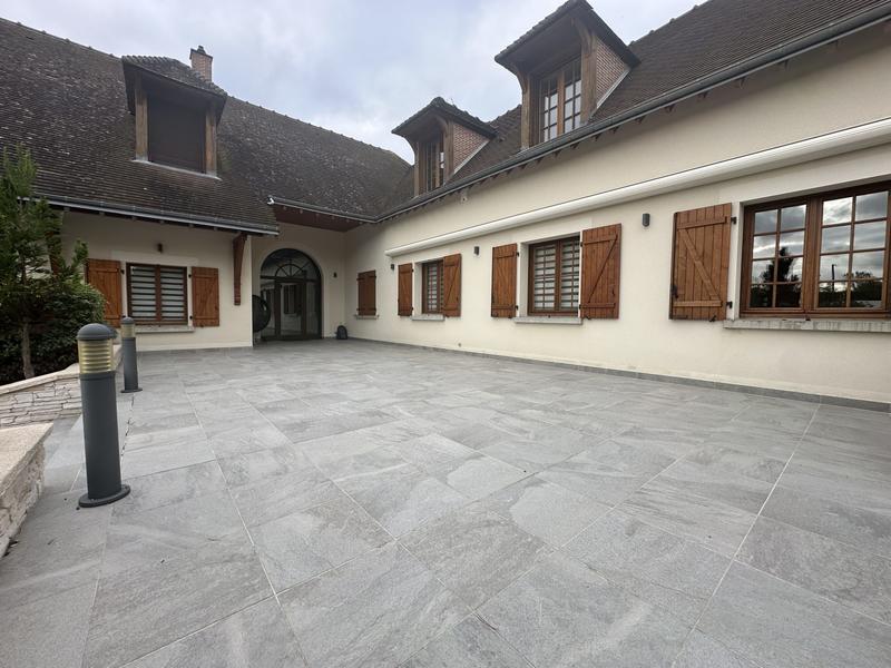 Maison - 450 m² - 15 pièces