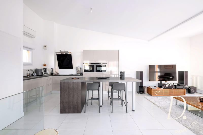 Appartement - 90 m² - 4 pièces