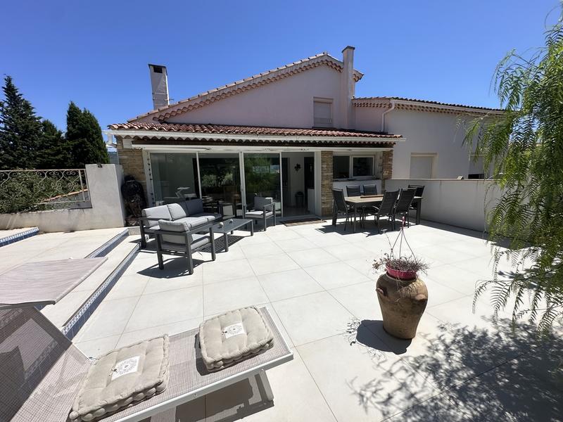 Maison - 220 m² - 10 pièces