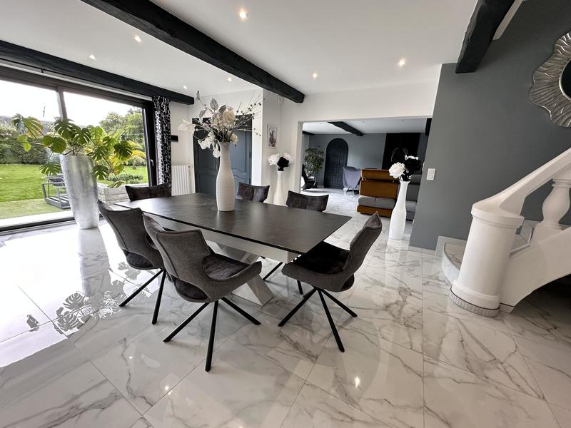 Propriété - 350 m² - 8 pièces