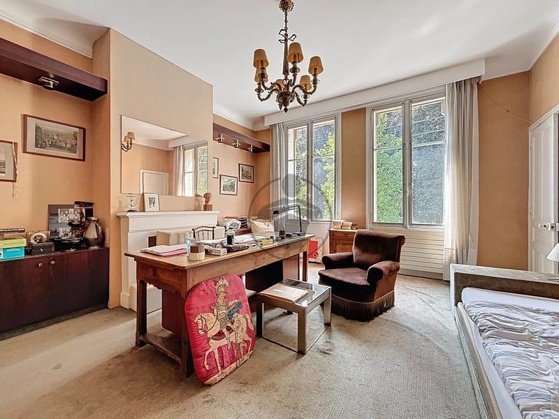 Maison - 276 m² - 9 pièces