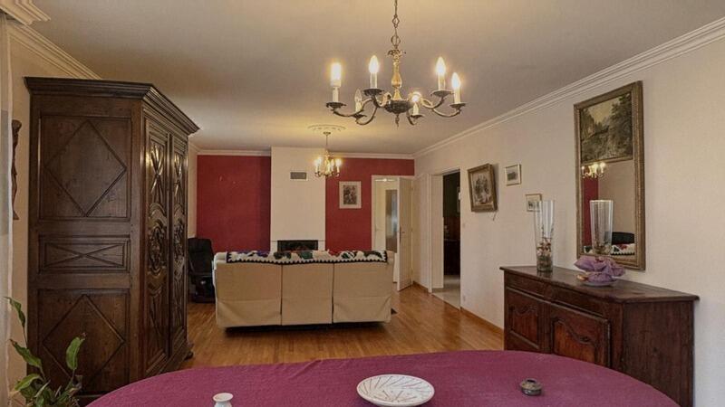 Maison - 217 m² - 7 pièces