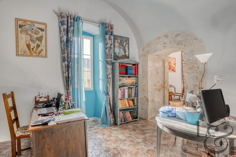 Maison - 334 m² - 10 pièces