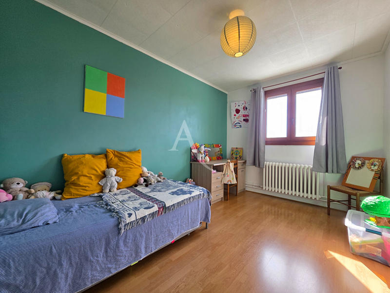 Maison - 225 m² - 8 pièces