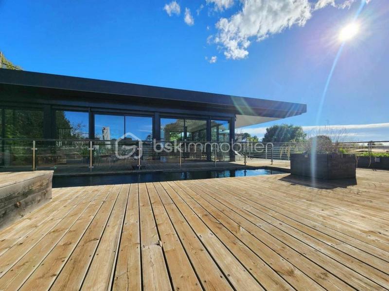 Maison d'architecte - 180 m² - 3 pièces