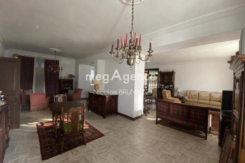 Maison - 361 m² - 14 pièces