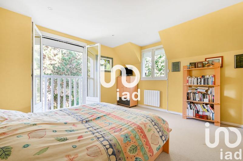 Maison - 230 m² - 8 pièces