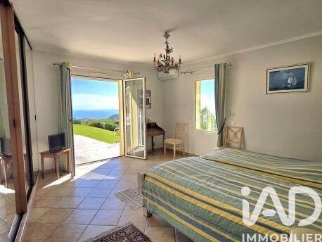 Maison - 352 m² - 7 pièces