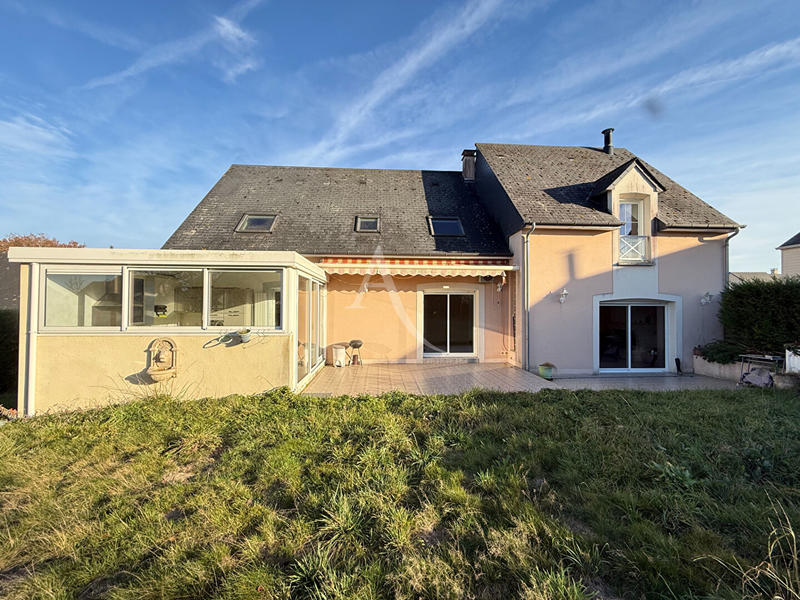 Maison - 232 m² - 8 pièces