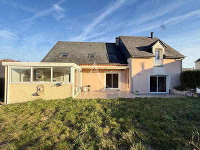 Maison - 232 m² - 8 pièces