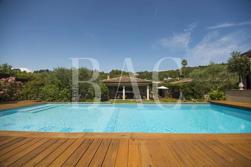 Villa - 402 m² - 12 pièces