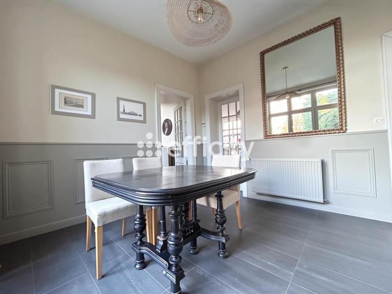 Maison - 210 m² - 8 pièces