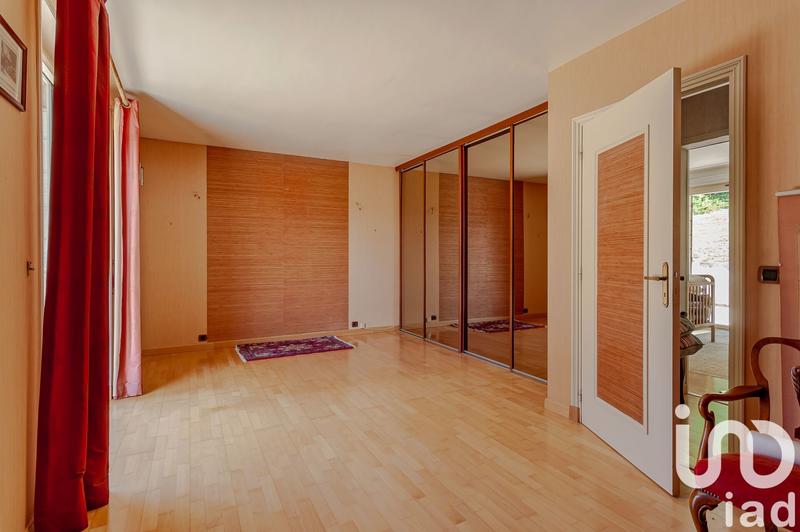 Maison - 220 m² - 8 pièces