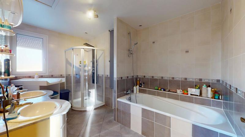 Maison - 135 m² - 6 pièces