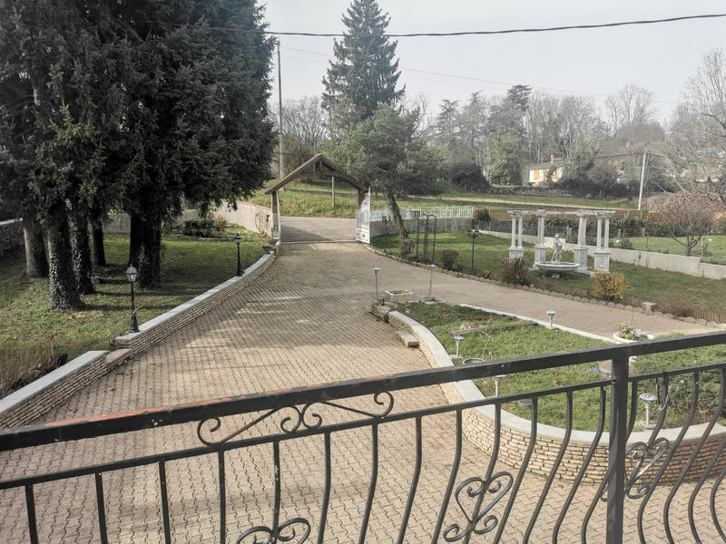 Maison - 225 m² - 9 pièces